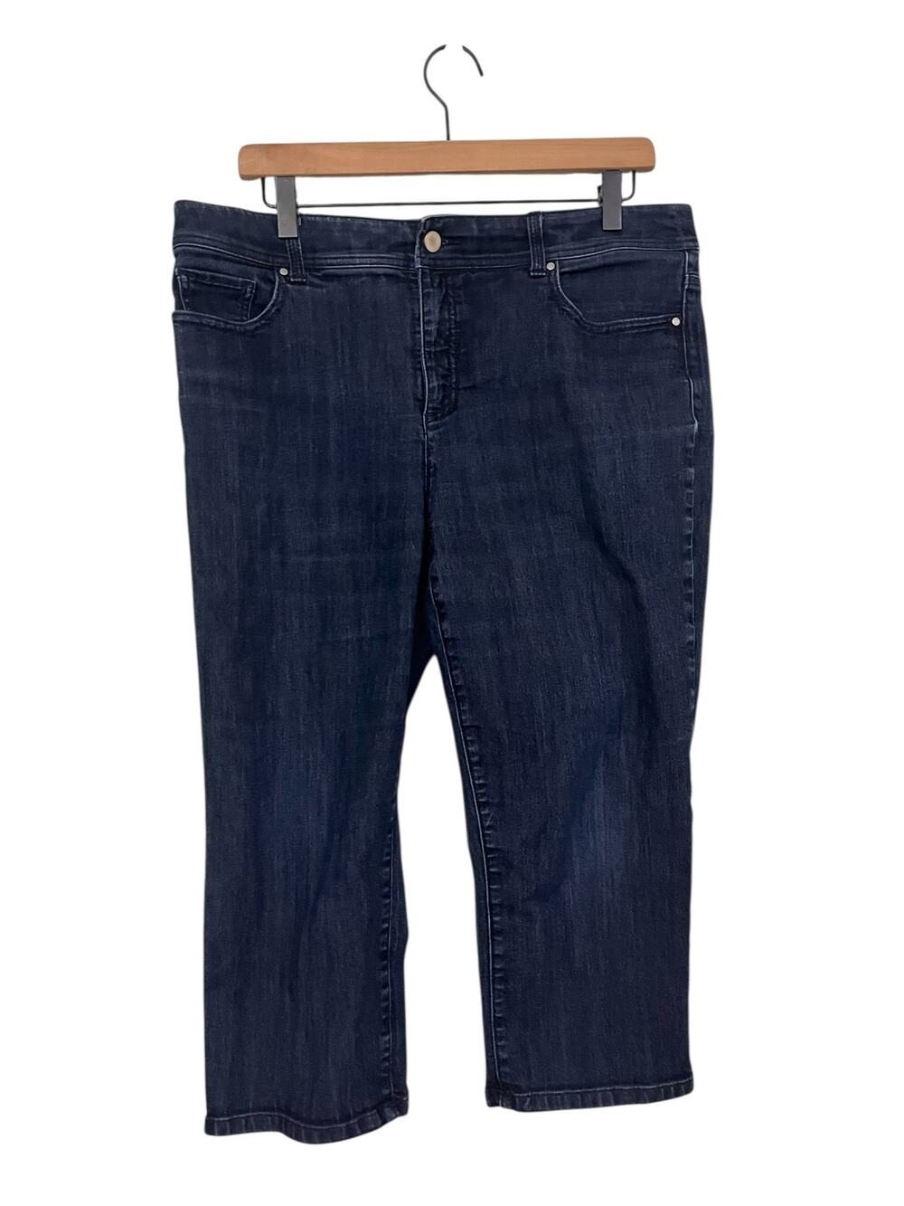 Chicos Fabulously Slimming Capri Length Jeans Chicos Size 1.5 US Size 10